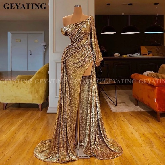 Dresses & Skirts - XS 0 one shoulder gold sequin slit gown